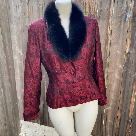 Kay Unger Jackets & Blazers - Kay Unger Red Floral Brocade vintage Blazer with Black Fur Collar